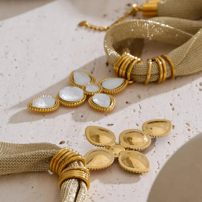 Collana Stile Sciarpa Dorata con Croce di Pietre (Placcata in Oro)