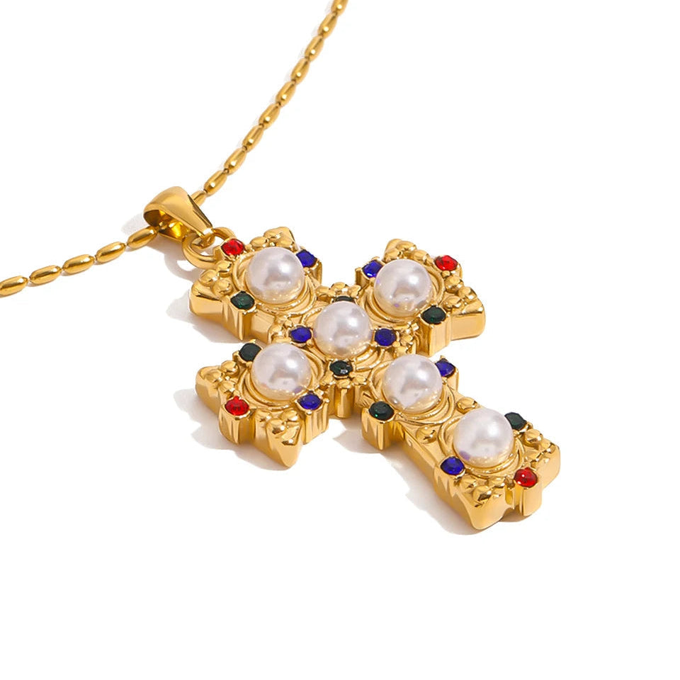 Halskette mit ornamentalem Kreuz mit bunten Brillanten und Perlen (vergoldet)