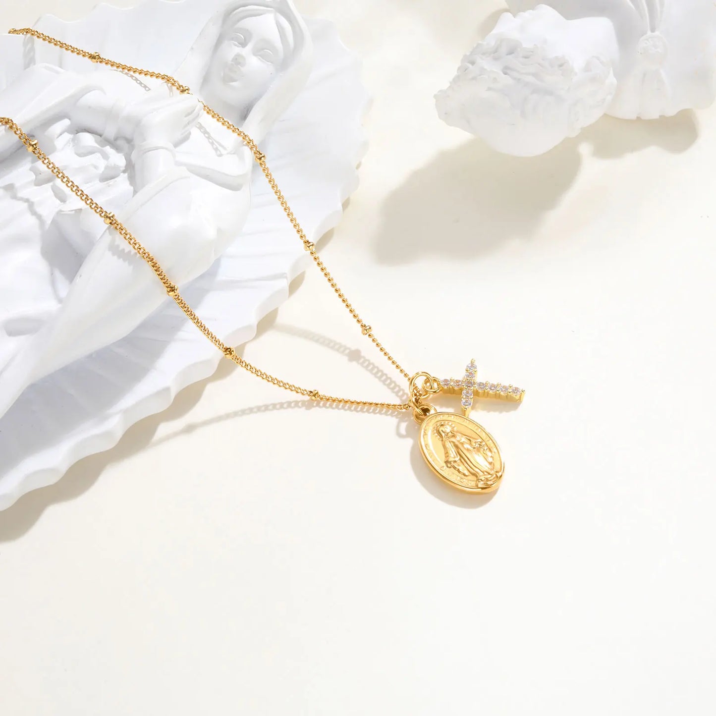 Collana con medaglia miracolosa e croce tempestata (placcata in oro 18 carati)