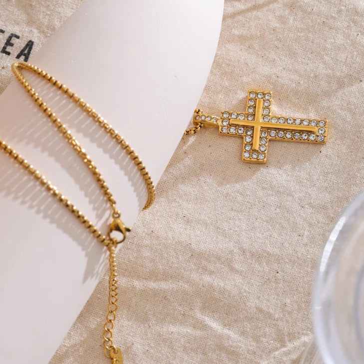 Collana con Croce Tempestata di Zirconi (Placcata in Oro)