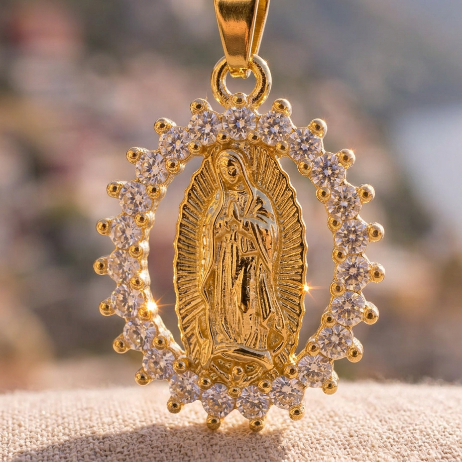 Collana della Madonna con Zirconi Luminosi (Placcata in Oro)