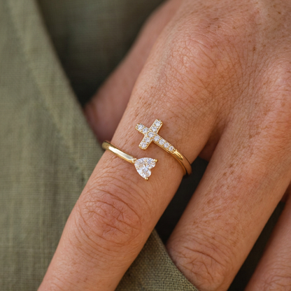 Anello Croce e Zircone a Cuore (Placcato in Oro)
