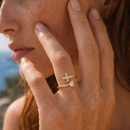 Anello Croce e Zircone a Cuore (Placcato in Oro)
