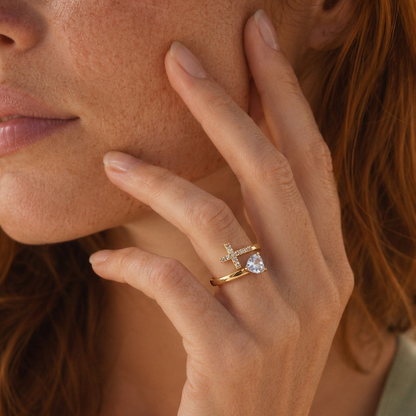 Anello Croce e Zircone a Cuore (Placcato in Oro)