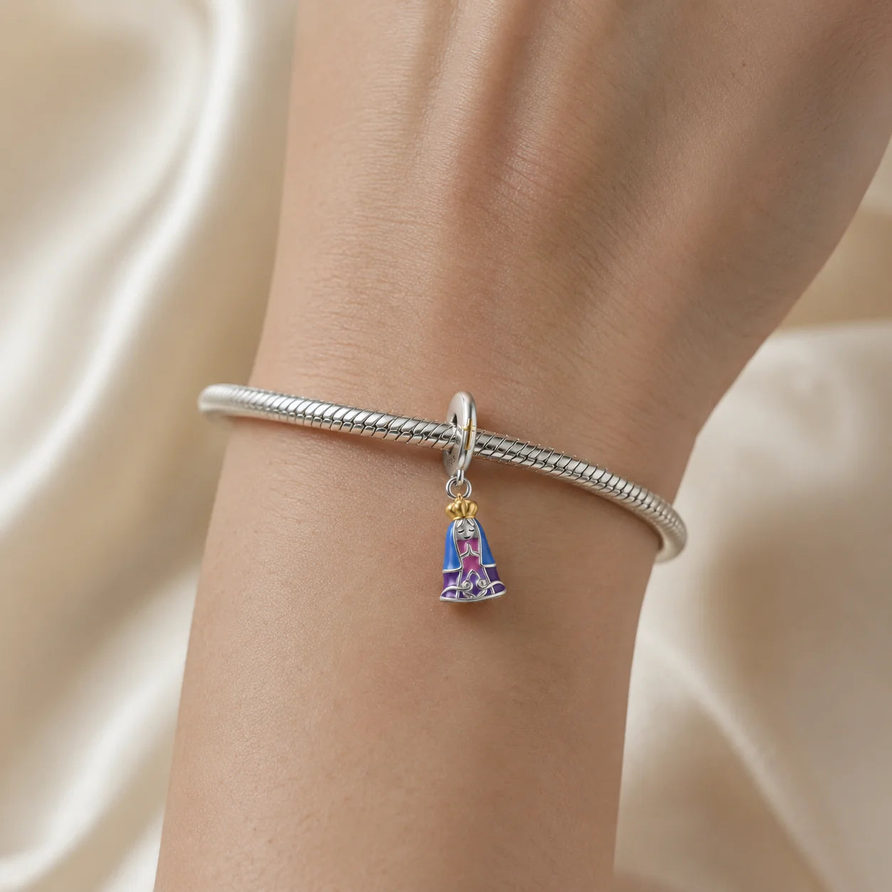 Charm Madonna dal Manto Rosa (Argento 925)