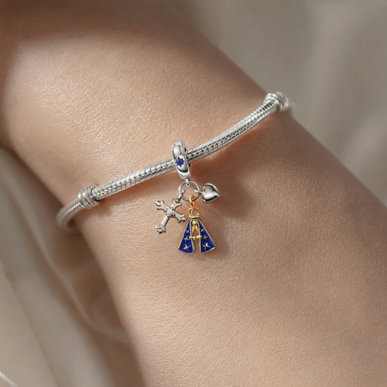 Charm Madonna dal Manto Stellato (Argento 925)