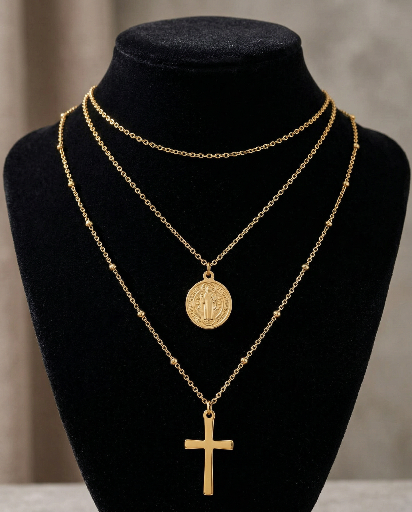 Collana a Tre Fili con Medaglia Della Vergine Maria e Croce (Placcata in Oro)