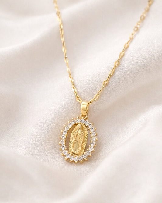 Collana con ancora in oro di Gesù: catena a maglie cubane da 7 mm, placcata pesantemente 14k - Italia Collana con ancora in oro di Gesù: catena a maglie cubane da 7 mm, placcata pesantemente 14k - Italia