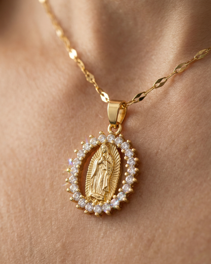 Collana della Madonna con Zirconi Luminosi (Placcata in Oro)