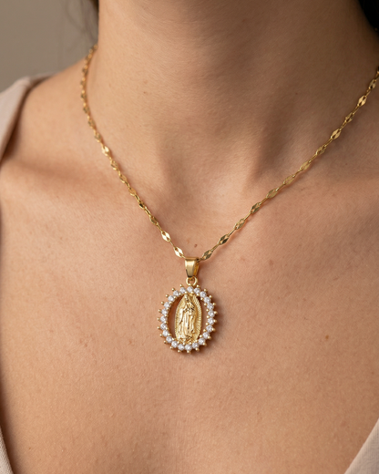 Collana della Madonna con Zirconi Luminosi (Placcata in Oro)