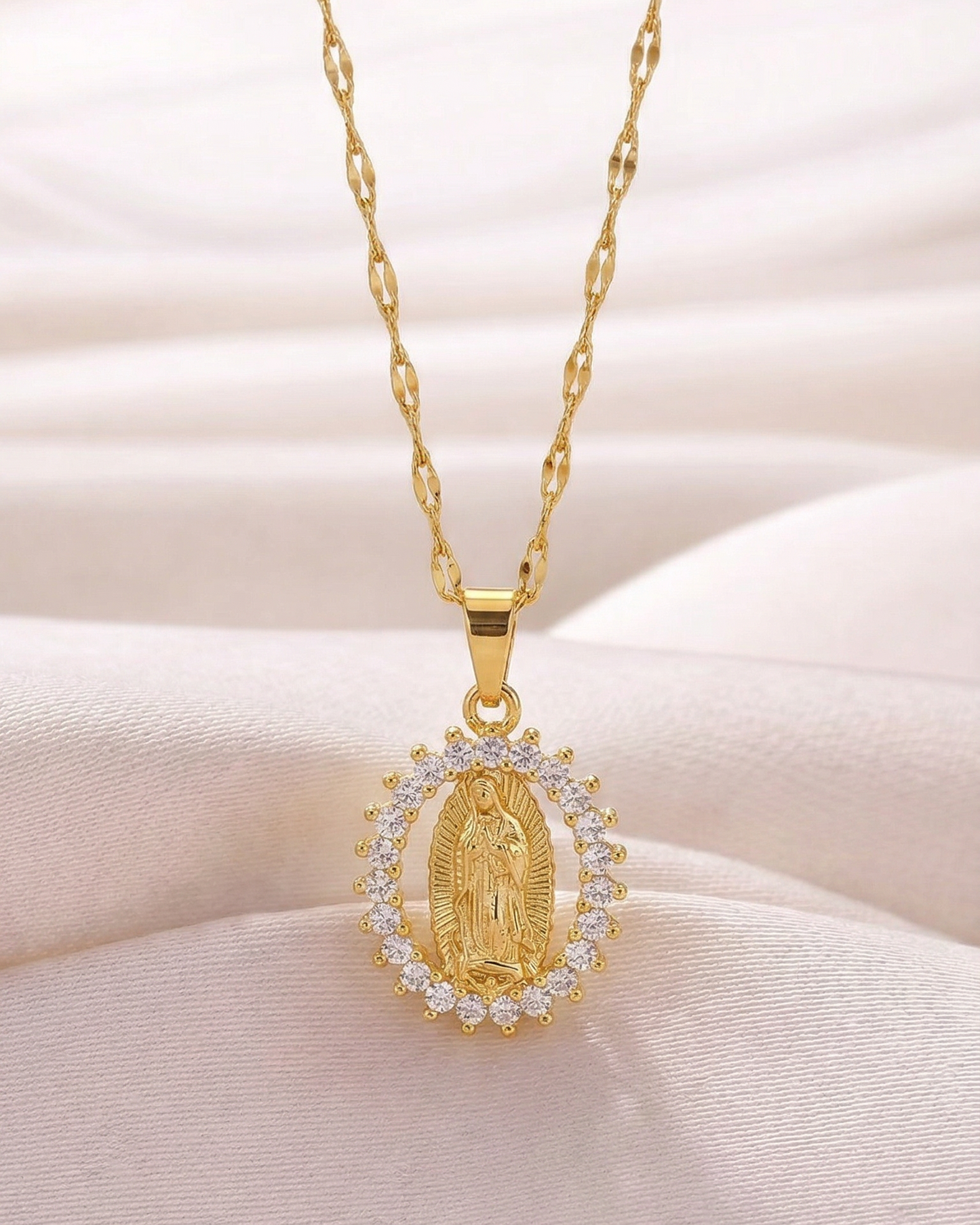 Collana della Madonna con Zirconi Luminosi (Placcata in Oro)