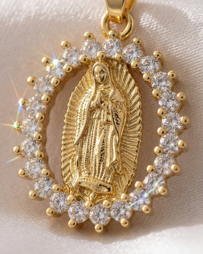 Collana della Madonna con Zirconi Luminosi (Placcata in Oro)