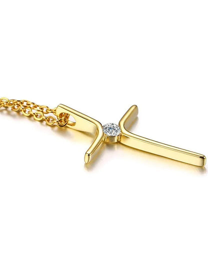 Collana minimalista con croce e zirconia centrale (placcata in oro 18 carati)