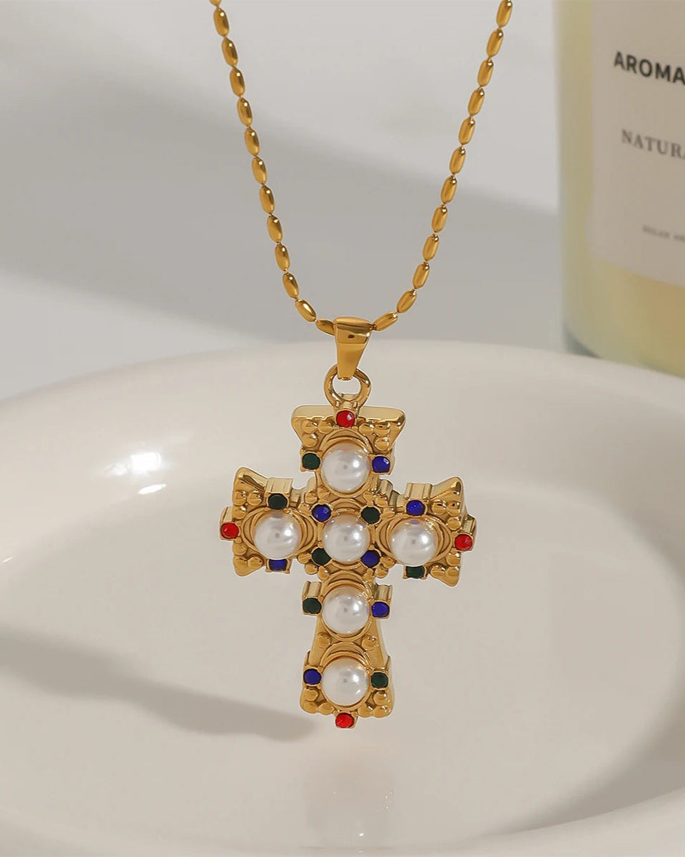 Collana con Croce Ornamentale con Brillanti Colorati e Perle (Placcato in Oro)