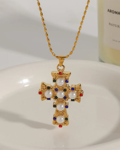 Collana con Croce Ornamentale con Brillanti Colorati e Perle (Placcato in Oro)