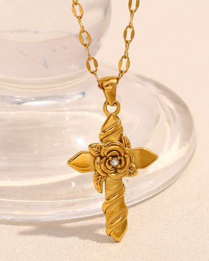 Collana con croce e rosa in rilievo (placcata in oro 18 carati)