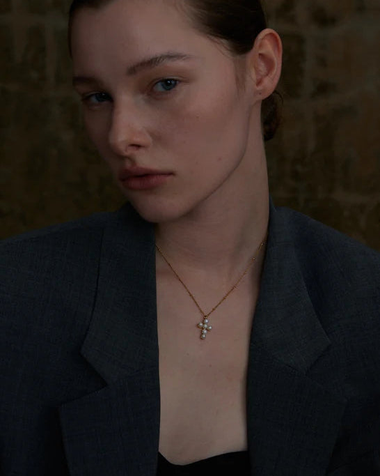 Collana con Croce di Perle (Placcata in Oro)