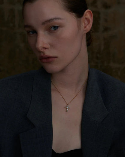 Collana con Croce di Perle (Placcata in Oro)