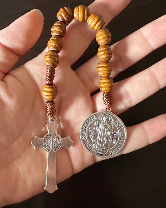 Rosario in legno di San Benedetto con croce in metallo