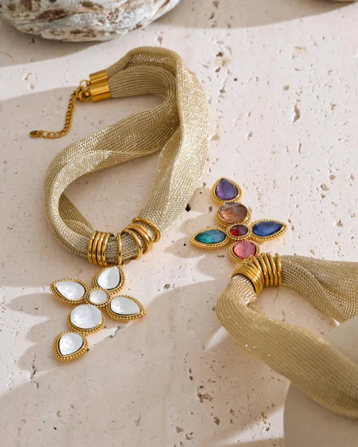 Collana Stile Sciarpa Dorata con Croce di Pietre (Placcata in Oro)
