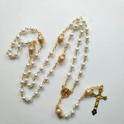 Rosario dorato con perle sintetiche e crocifisso (placcato in oro 18 carati)