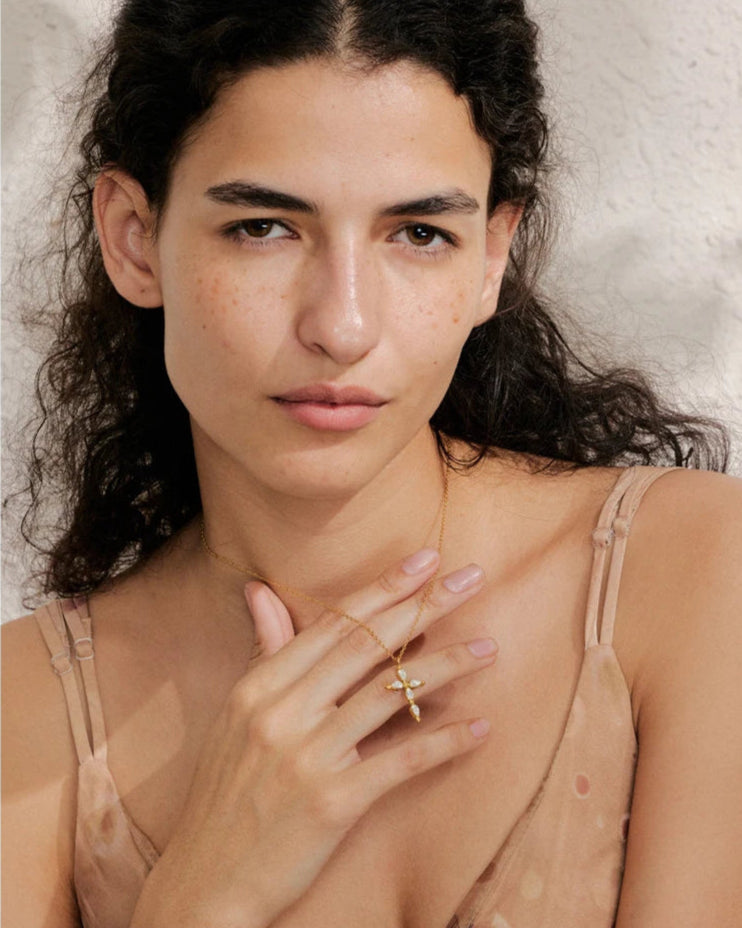 Collana Croce Classica con Cristalli a Goccia (Placcata in Oro 18K)