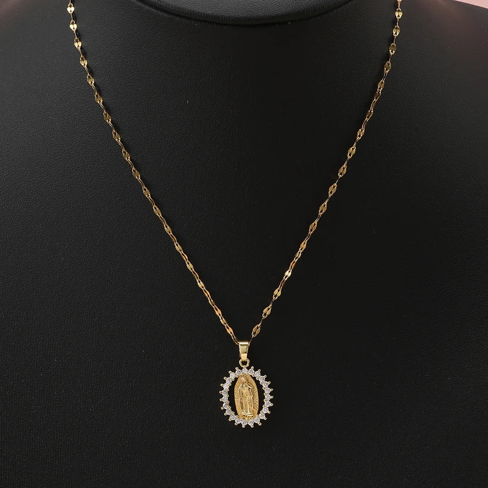 Collana con medaglia della Vergine Maria con zirconi (placcata in oro 18 carati)