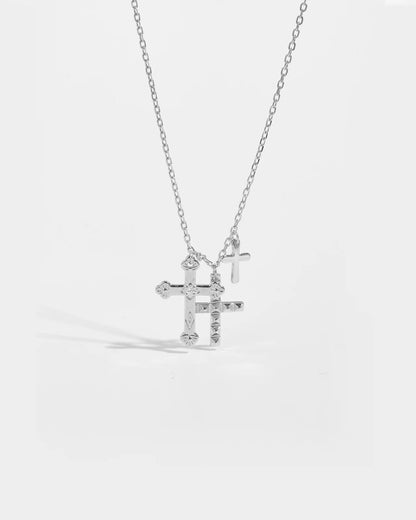 Collana con Tre Ciondoli a Forma di Croce (Placcata in Oro)